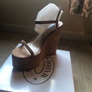 BRAND NEW , NEVER WORN STEVE MADDEN SHOES !